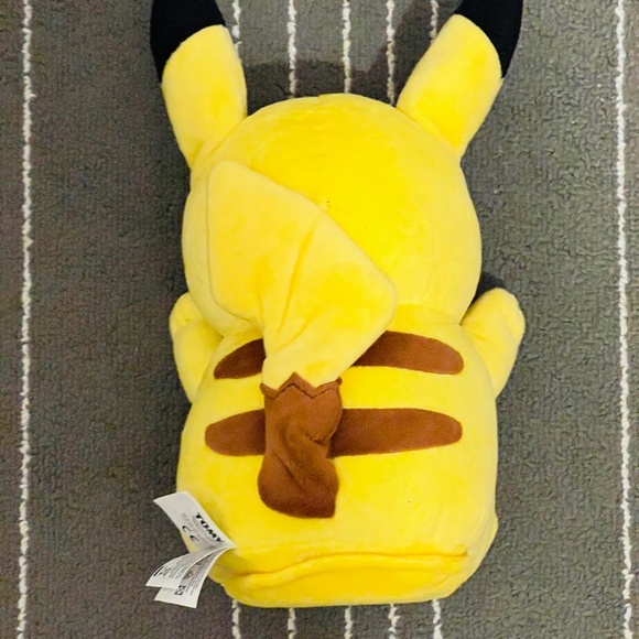 Pokemon - Pikachu Plush with Ears that Wiggle, Good Condition! - Picture 3 of 4